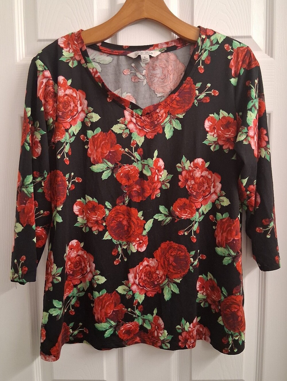 Pioneer Woman Black And Red Floral Top Small